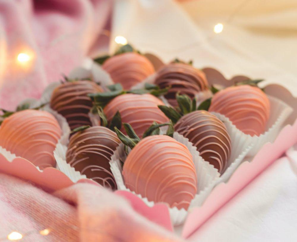 13 Tips Membuat Stroberi Lapis Cokelat untuk Valentine