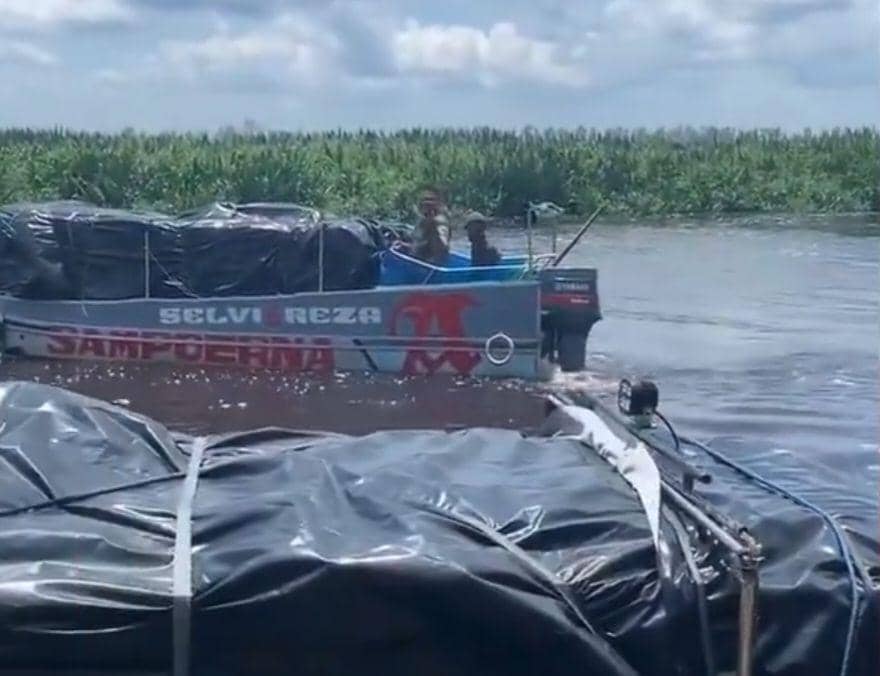 (Pendistribusian logistik pemilu di wilayah perairan kabupaten OKI) IDN Times/istimewa