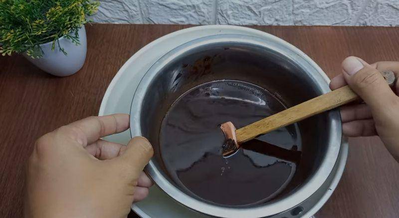 ilustrasi cokelat leleh (YouTube.com/Nada Naurabilla)