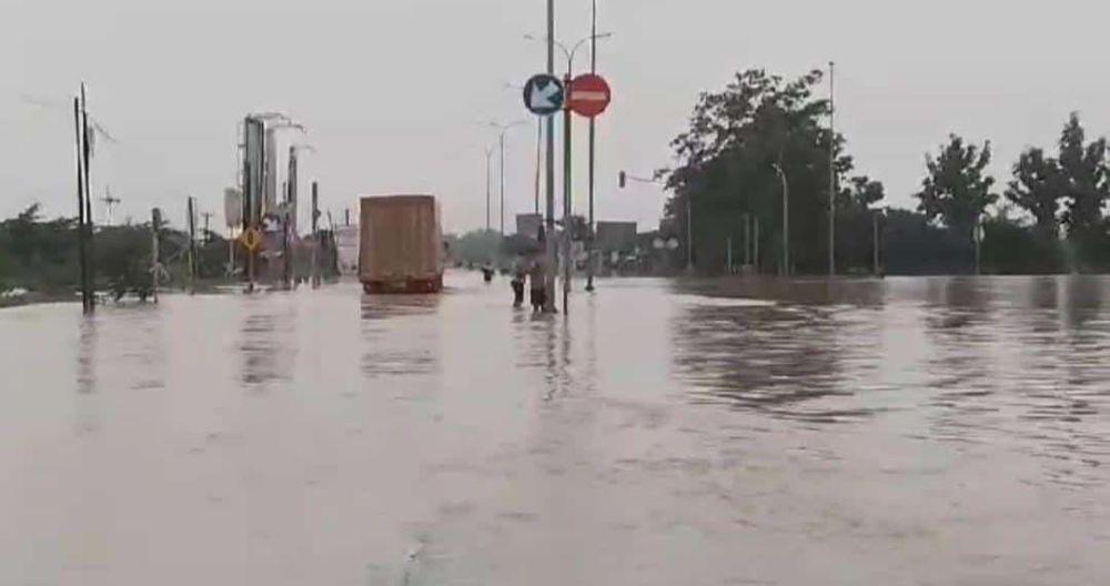 Akses menuju GT Kertajati Tol Cipali Terendam Banjir