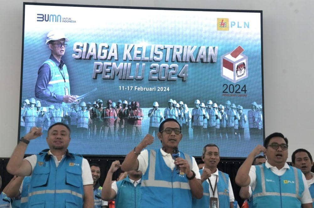 Direktur Utama PT PLN (Persero) Darmawan Prasodjo memimpin apel siaga kelistrikan Pemilu 2024, Senin (12/2/2024). Foto PLN