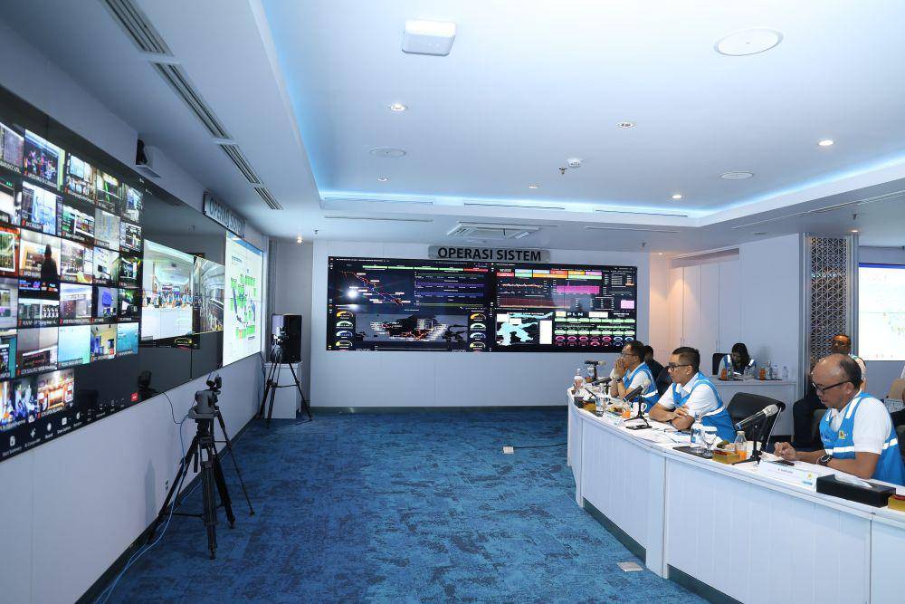 Direktur Utama PT PLN (Persero) Darmawan Prasodjo memimpin apel siaga kelistrikan Pemilu 2024, Senin (12/2/2024). Foto PLN