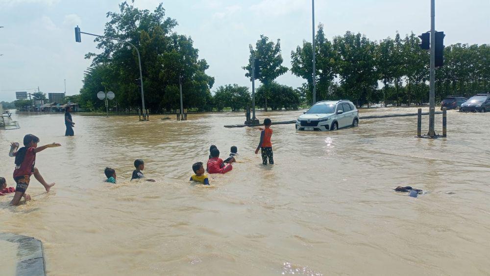 [FOTO] Suasana Banjir di Gerbang Tol Kertajati Tol Cipali Majalengka