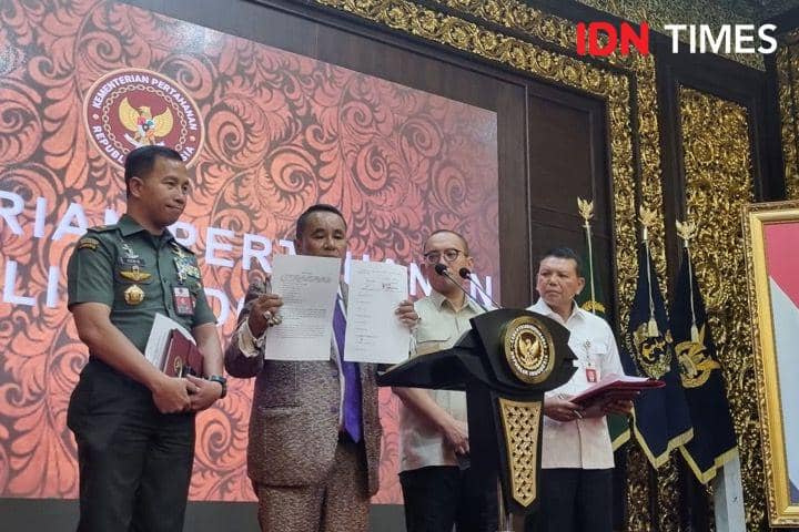 Kemhan gandeng Hotman Paris soal hoaks penyelidikan pembelian Mirage. (IDN Times/Ilman Nafi’an)