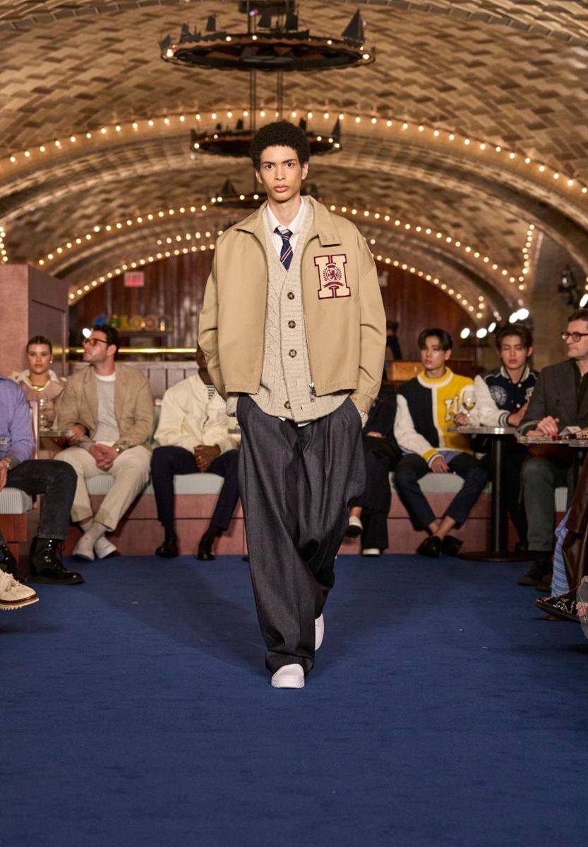 Tommy Hilfiger F/W '24 di New York Fashion Week 2024 (instagram.com/catwalkats)