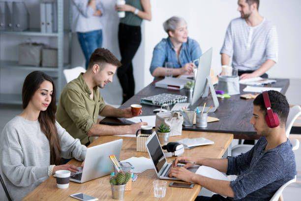 Ilustrasi Sibuk masing-masing (istockphoto.com/katarzynaBialasiewicz)