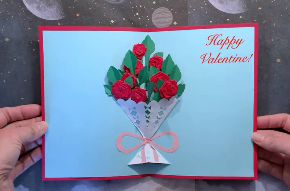 kartu Valentine dengan dekorasi mawar DIY (YouTube.com/Happy Crafts TV)