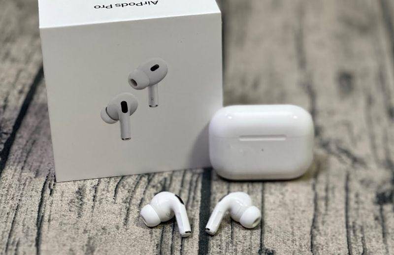 Apple AirPods Pro 2 (youtube.com/Flossy Carter)