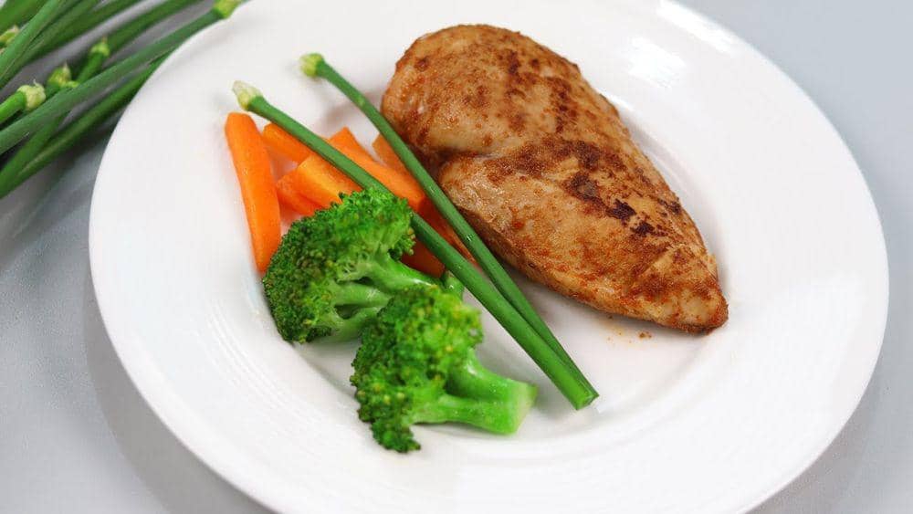 Ilustrasi breast chicken steak (youtube.com/Tasty Food by Mitu)