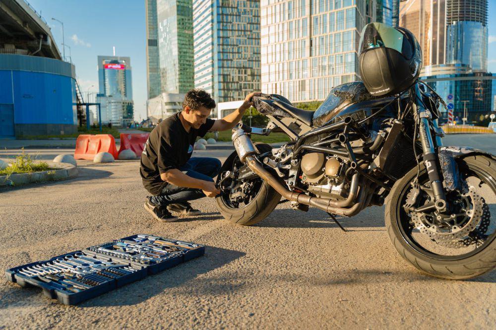 5 Penyebab Ban Motor Bocor Halus, Jangan Disepelekan