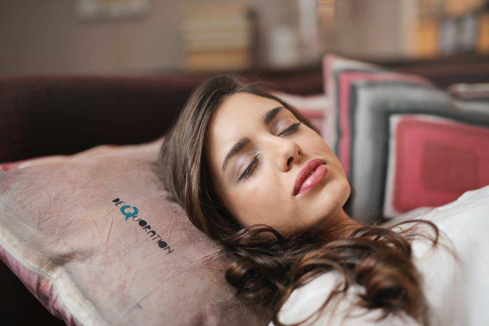 ilustrasi terlalu banyak tidur (pexels.com/Andrea Piacquadio)