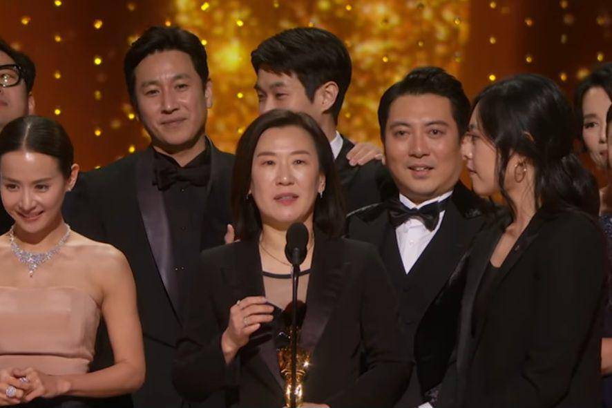 kemenangan Kwak Sin Ae dan Bong Joon Ho untuk Film Terbaik mereka, Parasite di Oscar ke-92 tahun 2020 (youtube.com/Oscars)
