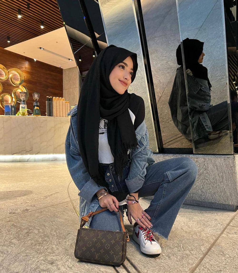 Outfit Hangout ala Shirin Al Athrus (instagram.com/shireeenz)
