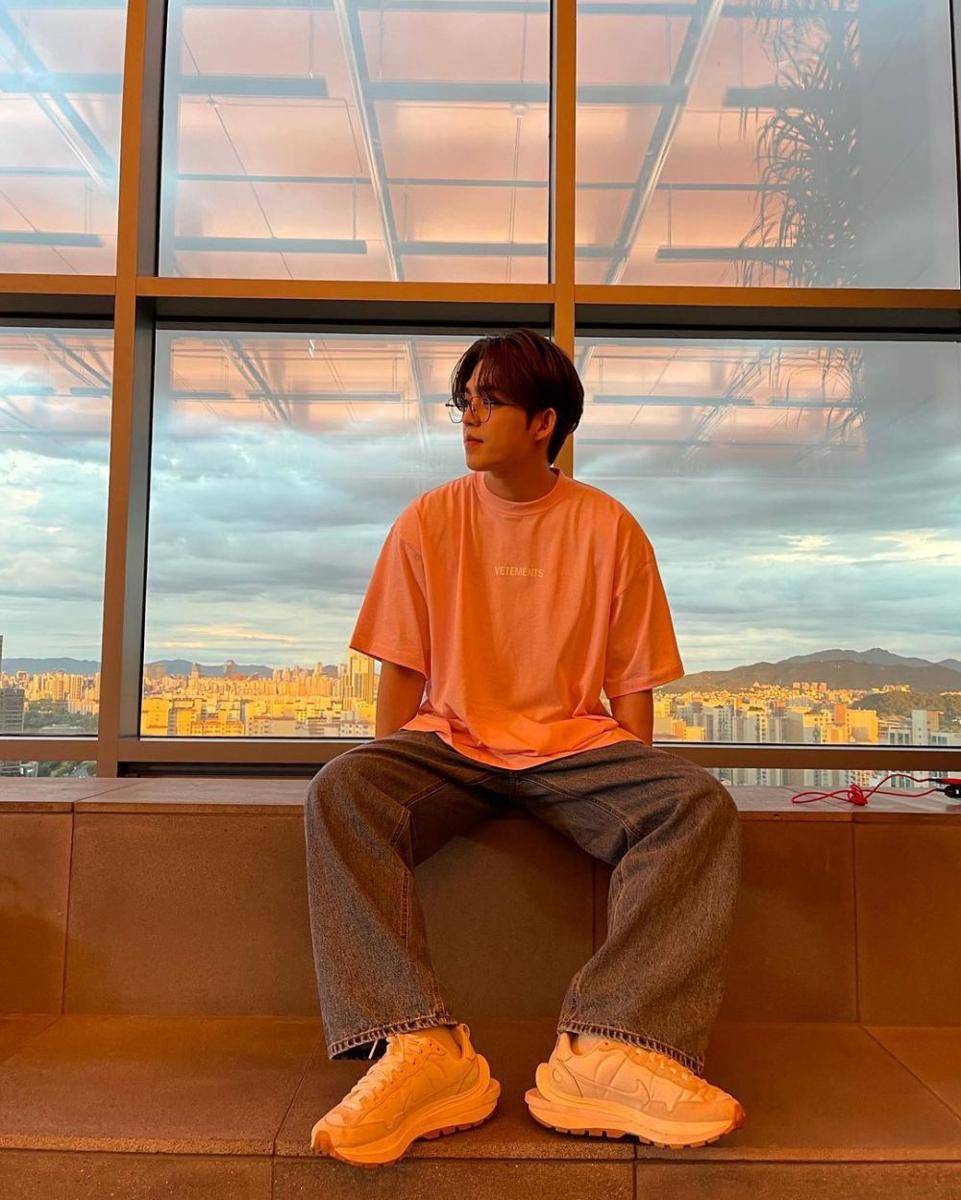 celana oversize ala S.Coups SEVENTEEN (instagram.com/sound_of_coups)