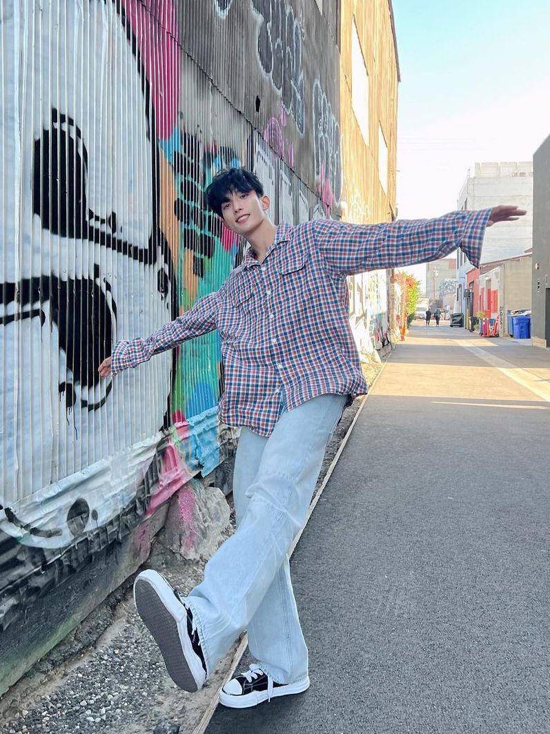 potret DK SEVENTEEN (instagram.com/dk_is_dokyeom)