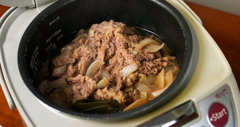 ilustrasi gyudon (youtube.com/CHEF'S LABO 自宅で出来るプロの味)