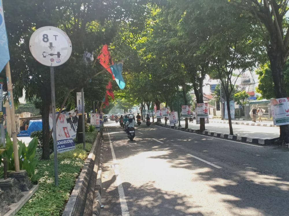 Sejumlah jalan di Kota Yogyakarta masih terpasang APK (Forpi Kota Yogyakarta)