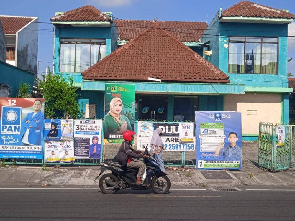 Sejumlah jalan di Kota Yogyakarta masih terpasang APK (Forpi Kota Yogyakarta)