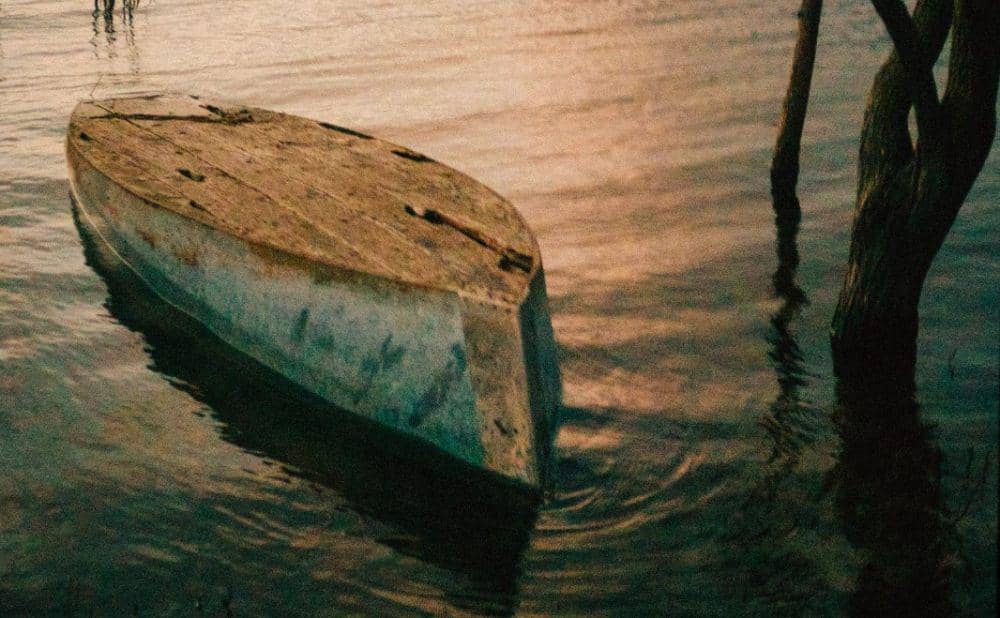 Ilustrasi perahu terbalik.(Pexels/Serhii Volyk)