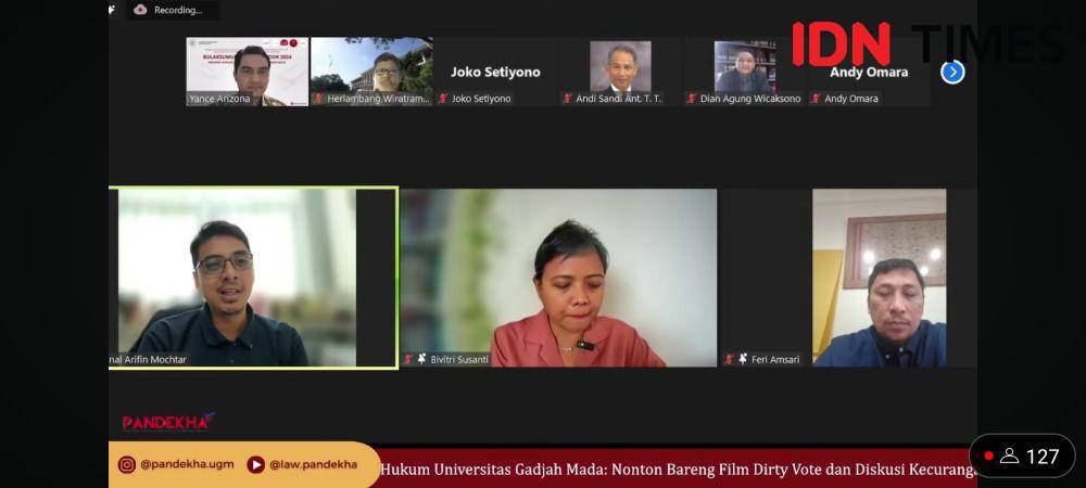 Nonton Bareng Film Dirty Vote dan Diskusi Kecurangan Pemilu, Kuliah Umum Departemen Hukum Tata Negara UGM, Selasa (13/2/2024). (IDN Times/Herlambang Jati Kusumo)