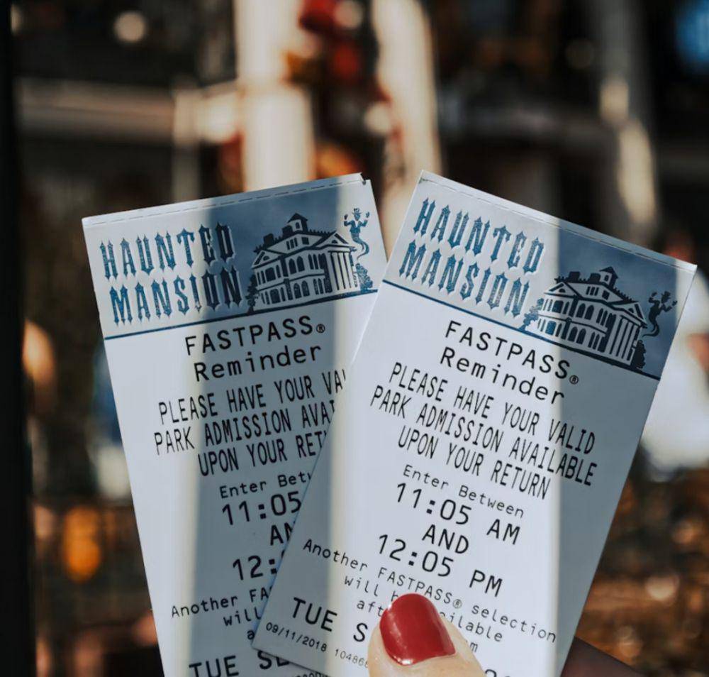 ilustrasi tiket berlibur (unsplash.com/taylor gregory)