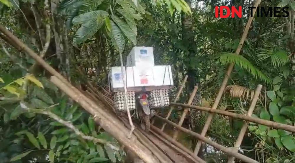Tantangan Ekstrem Distribusi Logistik Pemilu di Perbatasan Kalbar