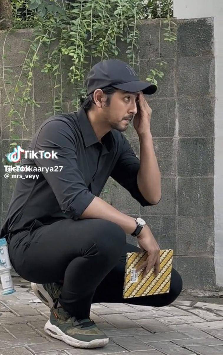 potret Arya Saloka parodikan video viral Mayor Teddy (tiktok.com/salokaarya27)