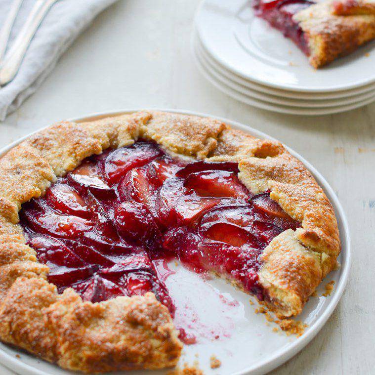 Plum galette, salah satu dessert khas Prancis. (instagram.com/onceuponachef)