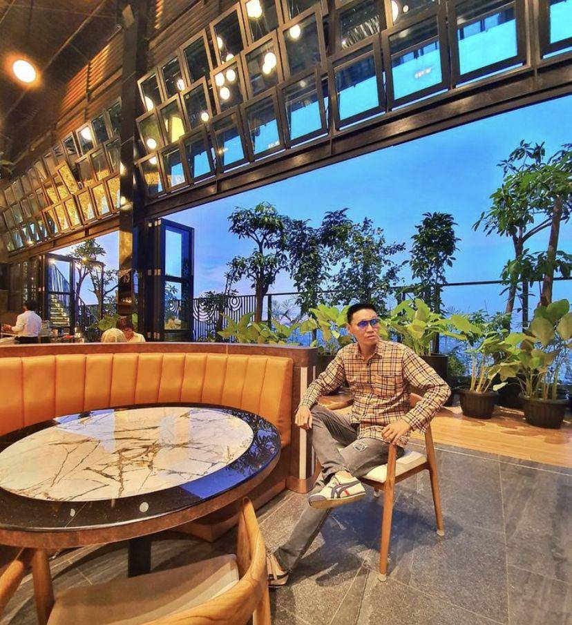 Lotus Sky Bar & Cafe (instagram @castro_erwin)