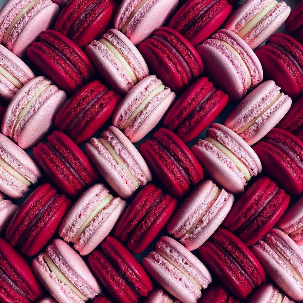 Raspberry Macaron, salah satu dessert khas Prancis. (instagram.com/macarons.boutique)