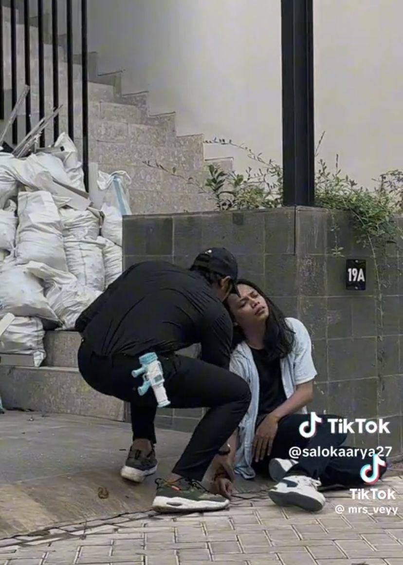 potret Arya Saloka parodikan video viral Mayor Teddy (tiktok.com/salokaarya27)