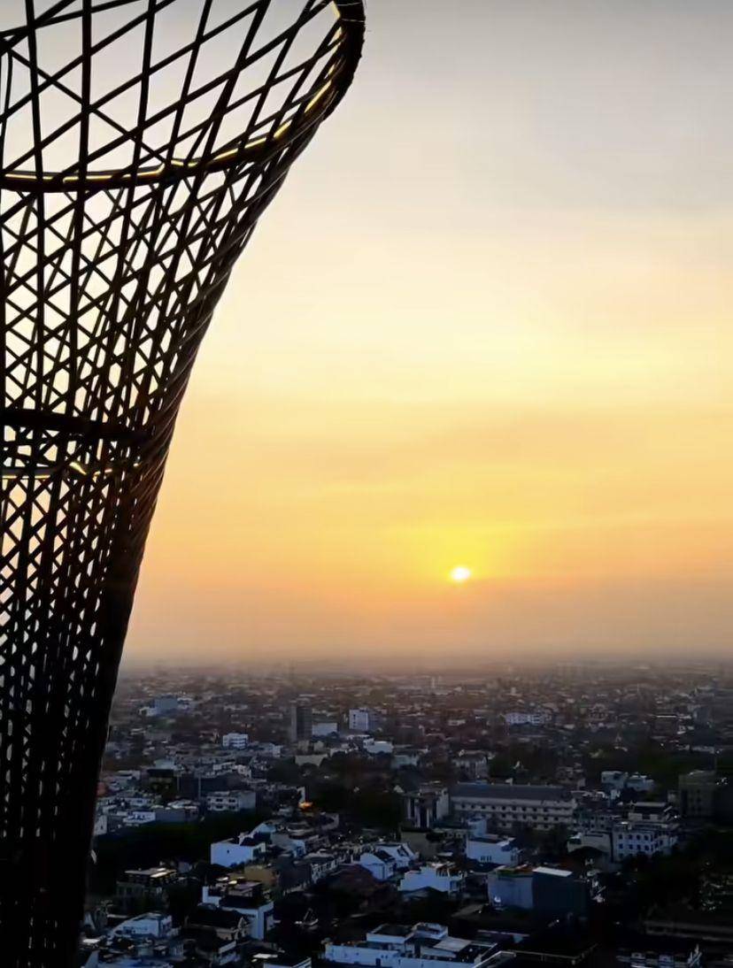 The Edge di Medan (instagram @cambridgehotelmedan)