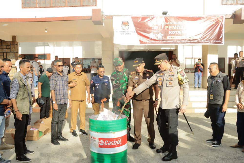KPU Kota Ambon Bakar 2.523 Lembar Surat Suara Rusak, Ini Rinciannya
