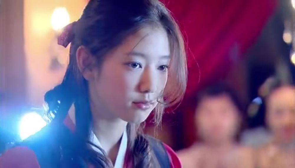Park Shin Hye di drama Goong S (youtube.com/KV002)