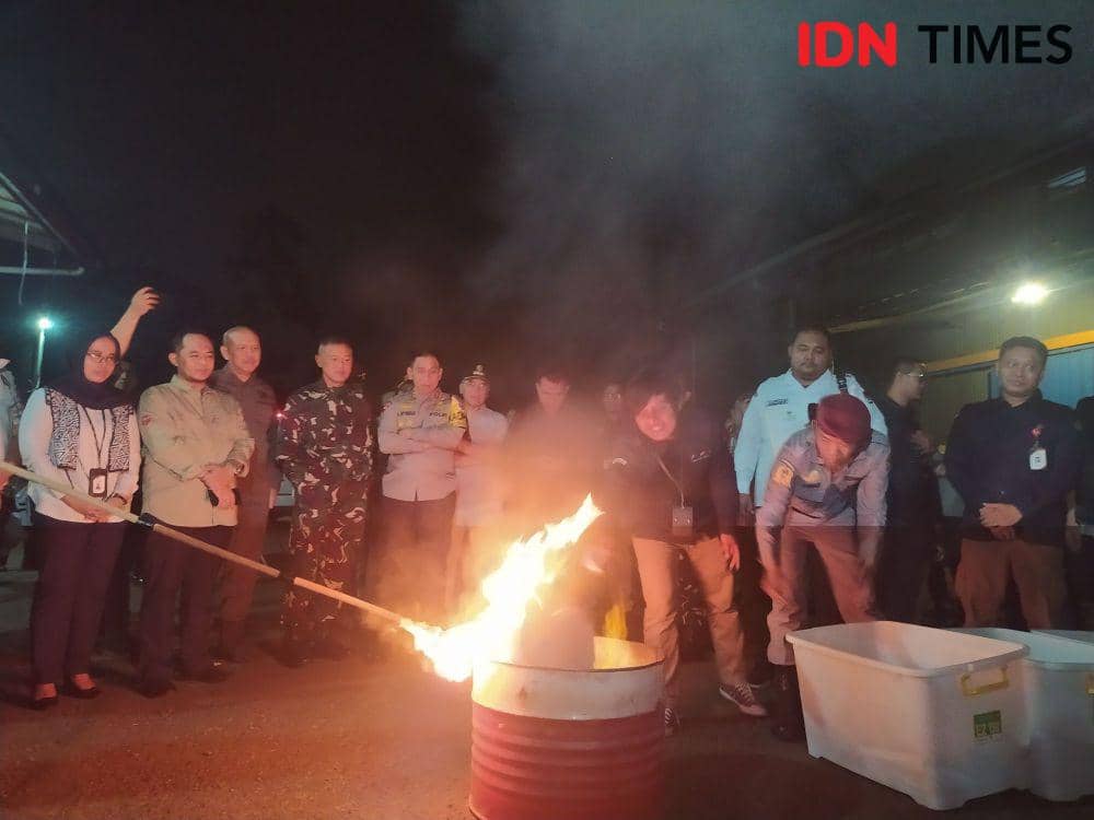 KPU Cimahi Bakar 2.054 Lembar Surat Suara Rusak