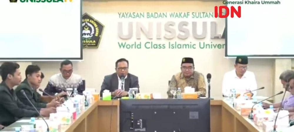 Rektor Unissula Prof Dr Gunarto saat konferensi pers di kampusnya. (IDN Times/Fariz Fardianto)