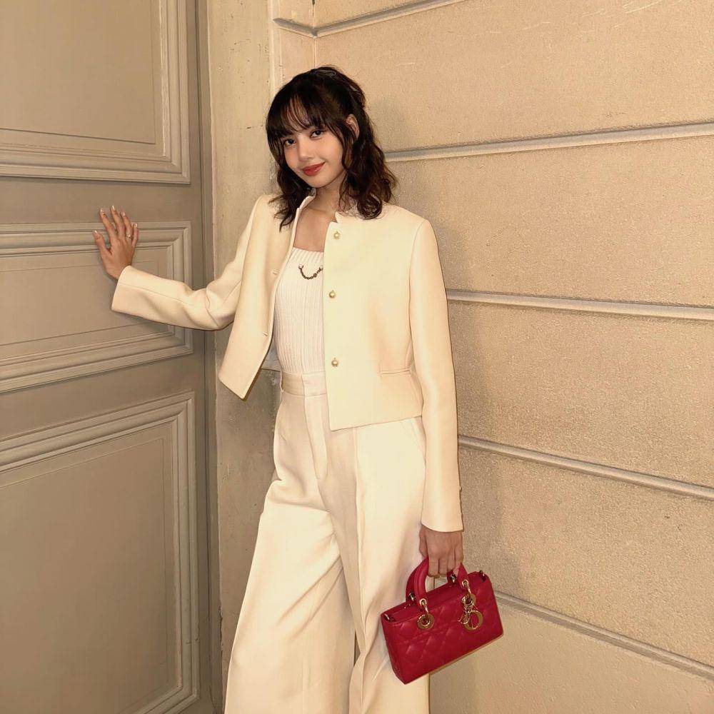 OOTD pemain The White Lotus Season 3 (instagram.com/lalalalisa_m)