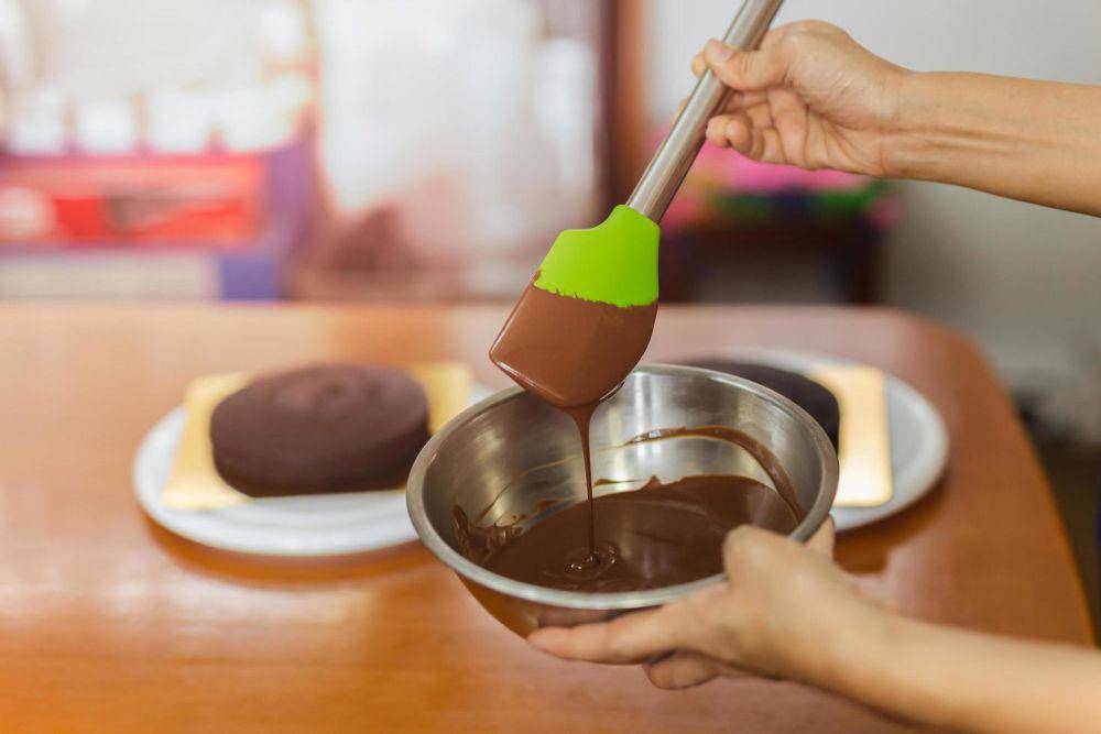 ilustrasi cara membuat molten choco lava cake (vecteezy.com/Suwinai Sukanant)