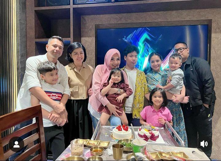 7 Momen Perayaan Sederhana Ulang Tahun Ke-16 Gavrel, Anak Mama Rieta