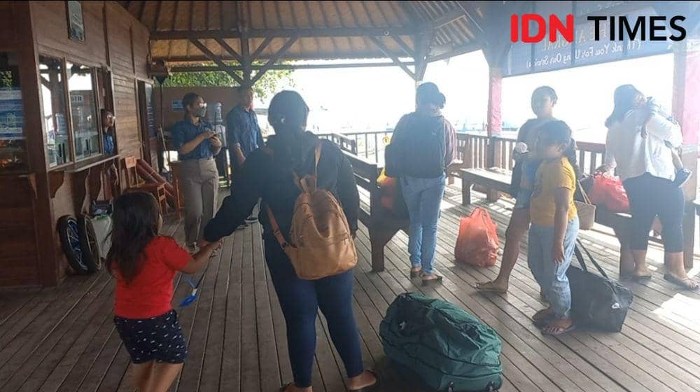 Suasana di Pelabuhan Kusamba. (IDN Times/Wayan Antara)