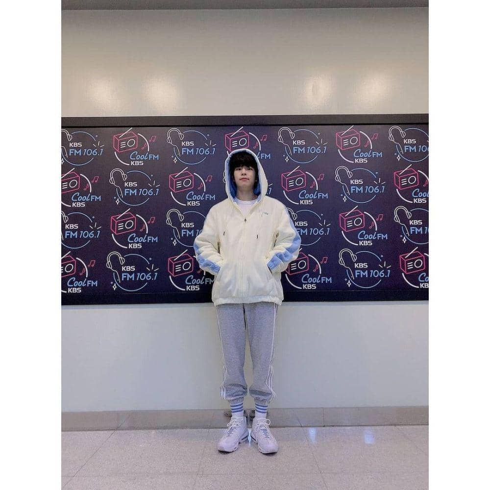 joger pants ala Seungmin Stray Kids (instagram.com/realstraykids)