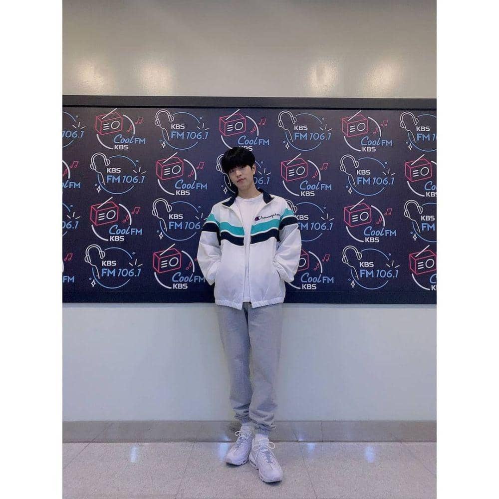 joger pants ala Seungmin Stray Kids (instagram.com/realstraykids)