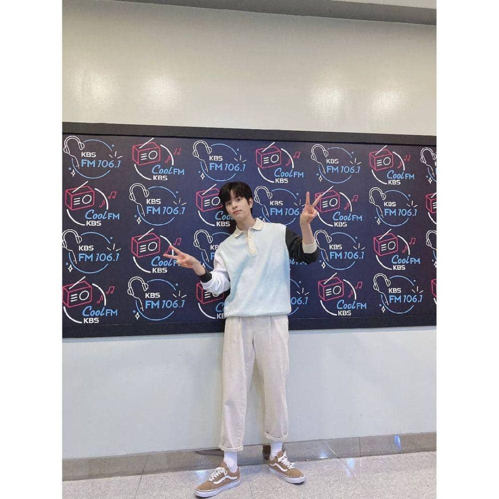 joger pants ala Seungmin Stray Kids (instagram.com/realstraykids)
