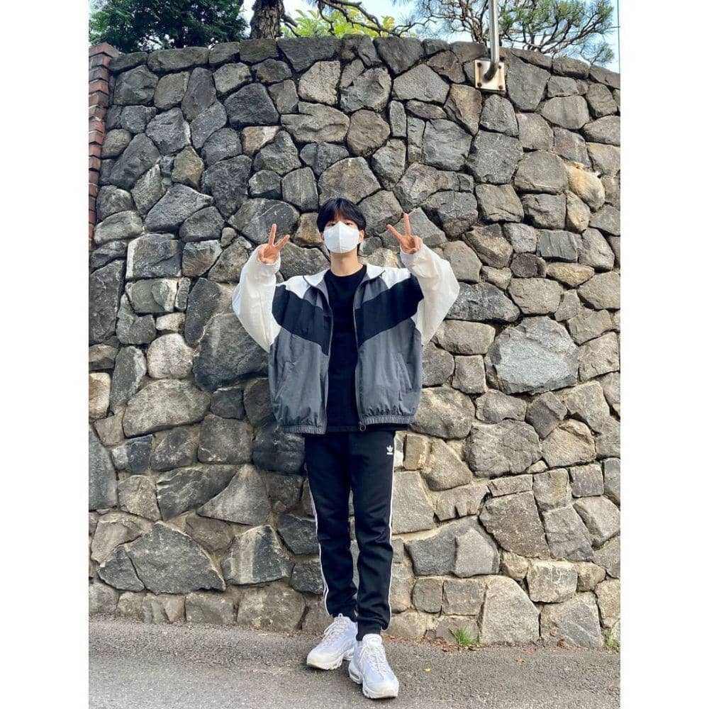 joger pants ala Seungmin Stray Kids (instagram.com/realstraykids)
