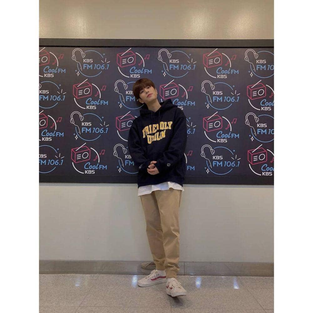 joger pants ala Seungmin Stray Kids (instagram.com/realstraykids)
