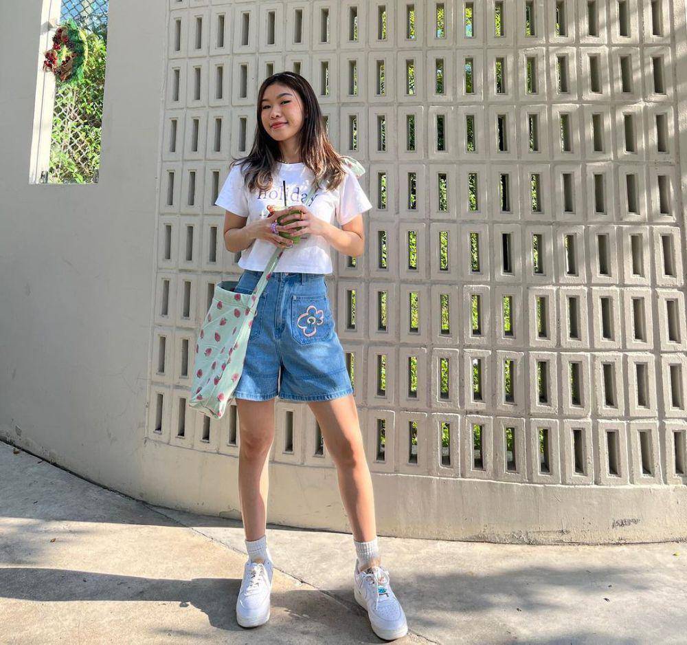 Vellania (instagram.com/vellaaania)