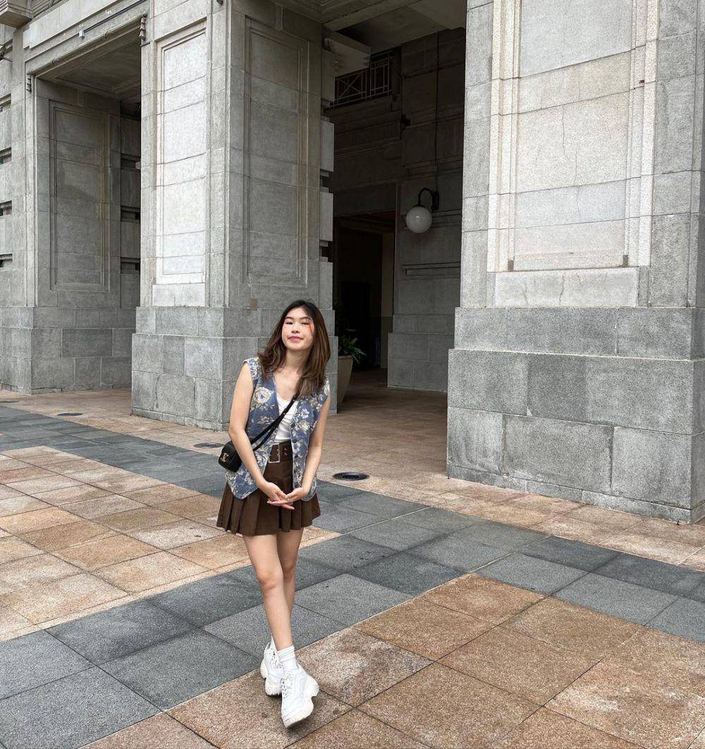 Vellania (instagram.com/vellaaania)