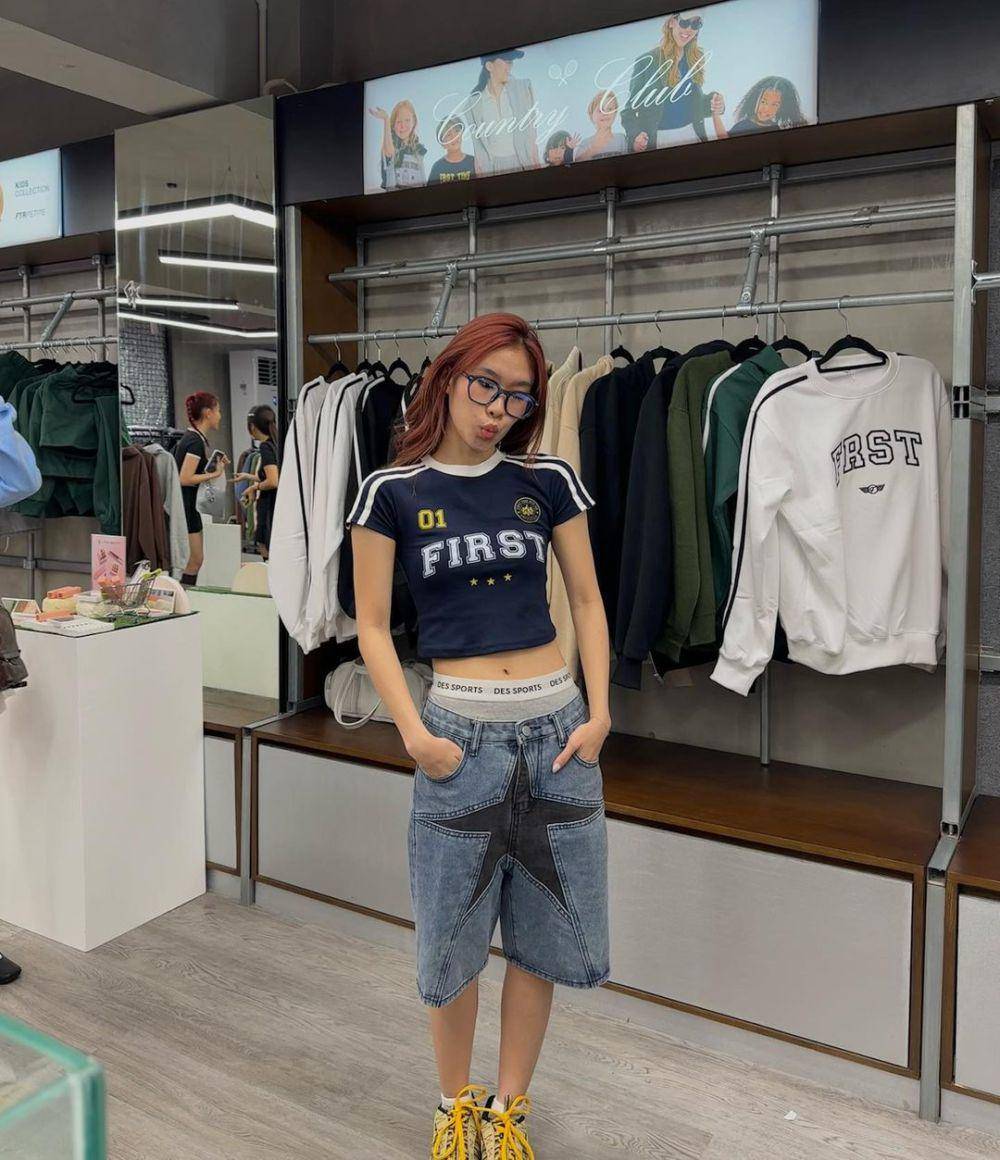 Vellania (instagram.com/vellaaania)