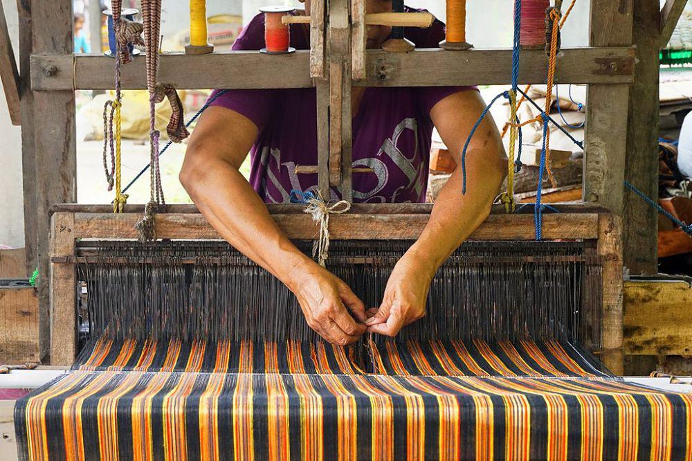 5 Fakta Menarik Kain Lurik, Bukan Sekadar Corak Garis