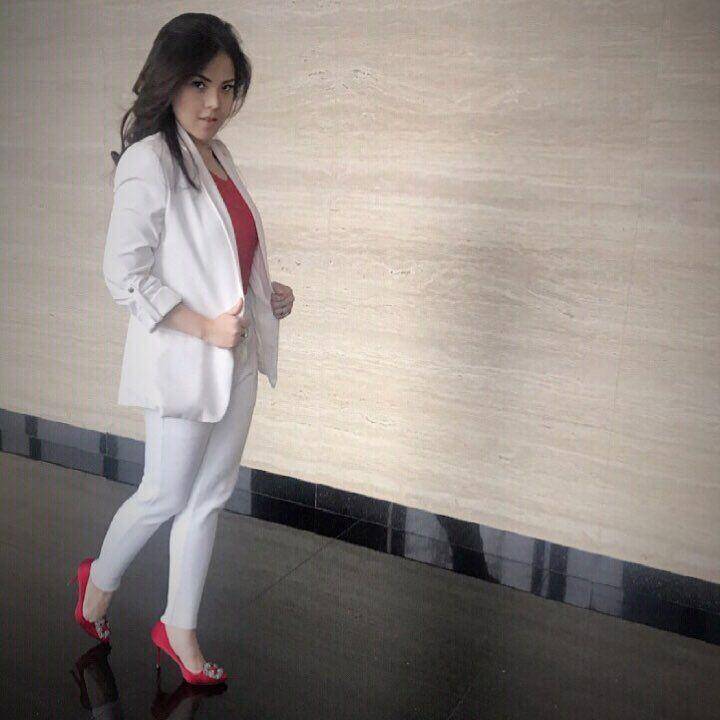 outfit pendukung paslon 03 (instagram.com/tinatoon101)